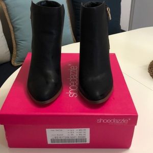 Shoe dazzle Booties